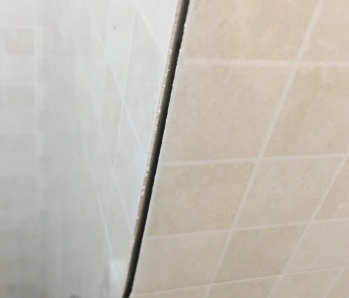 汉中瓷砖空鼓维修公司分享阳台瓷砖脱落的修复过程可以分为以下几个步骤